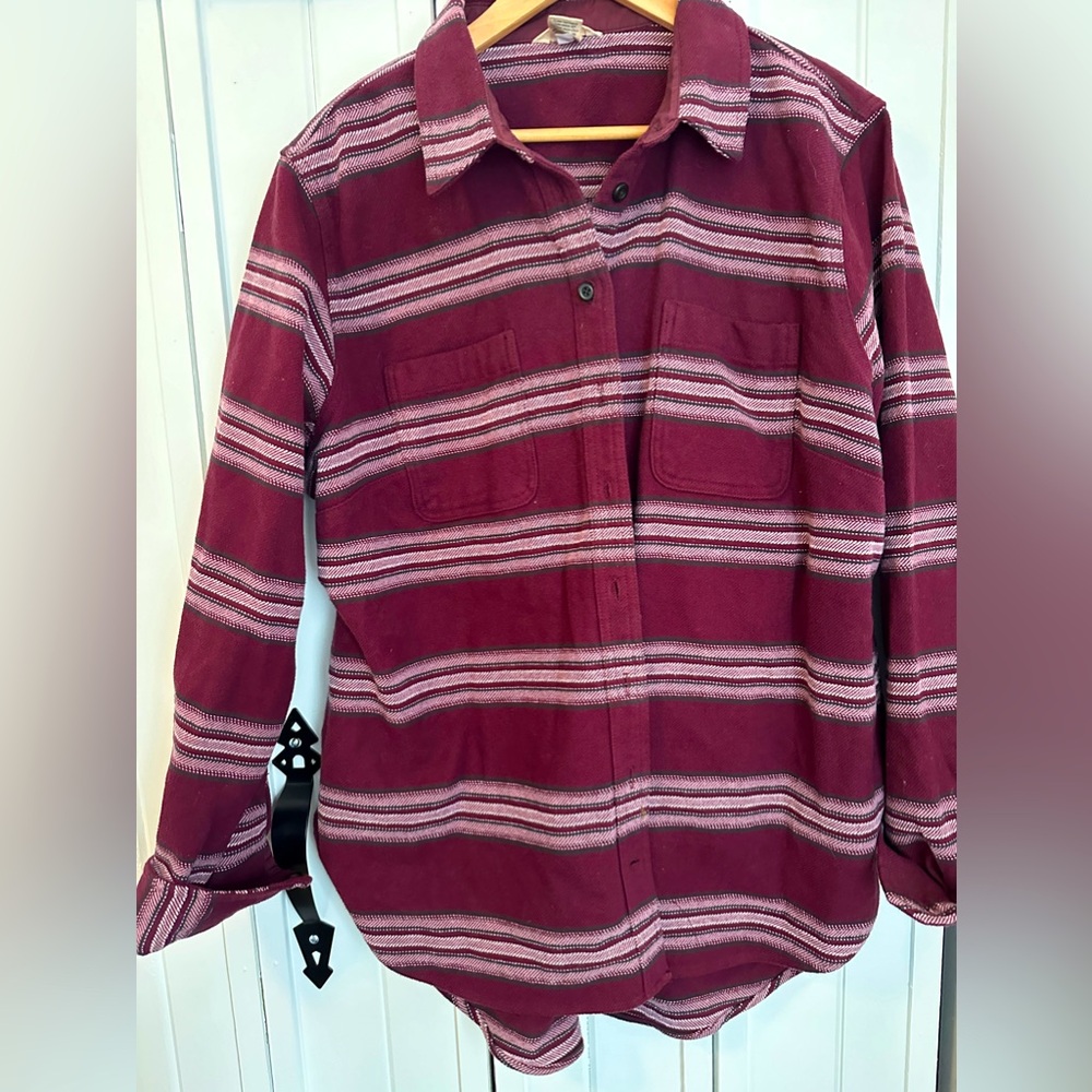 Xxl Duluth thick flannel. Longer in the back.